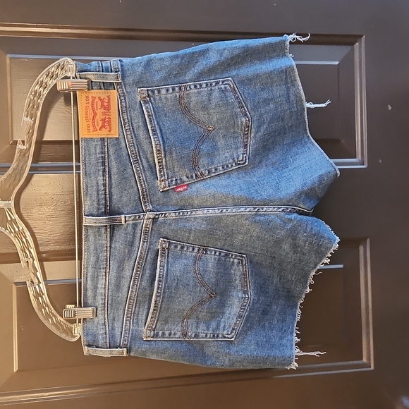 Levis Cut off denim shorts - Picture 2 of 5